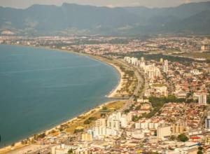Casa próximo a praia com churrasqueira e ar condicionado!