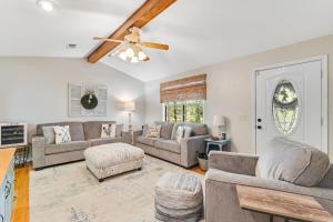 2BR Home Near Sam Rayburn Lake with Fire Pit