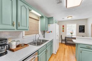 2BR Home Near Sam Rayburn Lake with Fire Pit