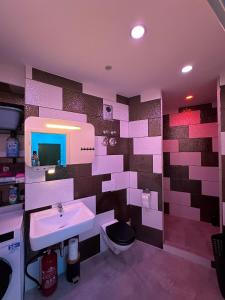 Modern Apartments Neuburg C - TOP - 3 Zimmer, Stellplatz, Zentrum, Wi-Fi, 3 TV, Küche