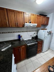 ALQUILO DEPTO AMUEBLADO 2 DORMITORIOS EN MICROCENTRO