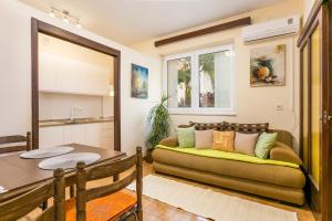 Apartments by the sea Podgora, Makarska - 6846