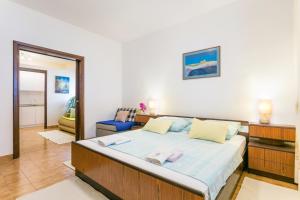 Apartments by the sea Podgora, Makarska - 6846