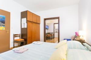 Apartments by the sea Podgora, Makarska - 6846