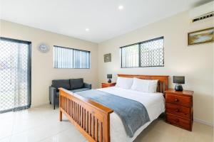 14A Grafton St - Pet friendly studio with air con and wi-fi
