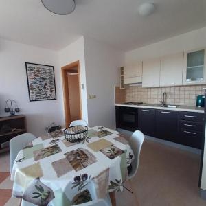 Apartments with parking space Kraj, Pasman - 22000