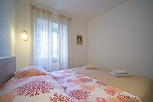 Apartments by the sea Postira, Brac - 22030