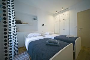 Apartments by the sea Postira, Brac - 22030