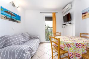 Apartments with parking space Baska, Krk - 22048