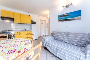 Apartments with parking space Baska, Krk - 22048