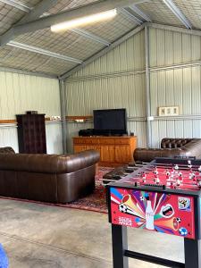 Hannahs Place in the heart of Lovedale, Hunter Valley wine country, Free bottle of wine with each booking