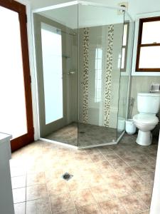 Hannahs Place in the heart of Lovedale, Hunter Valley wine country, Free bottle of wine with each booking