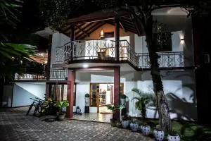 Golden Star Guest House - Джафна