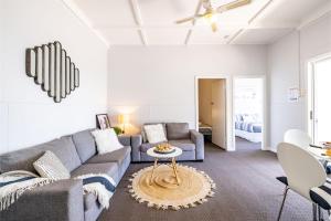 Silver Sands, 29 Victoria Pde water views and across the road to the water