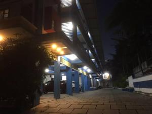 Crown imperial apartments