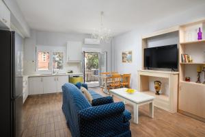 Walk 2 the Beach; Ammoudara APTs