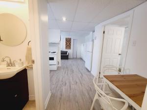 Cozy 1BR in Vieux-Longueuil +parking 14min Downtown