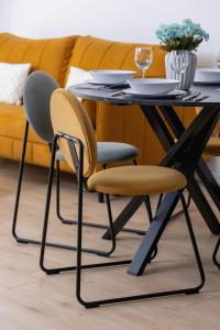 Stylish Apartment with Parking in Katowice by Noclegi Renters