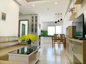 Căn Hộ Nhìn Ra Biển (Apartment with Sea View)