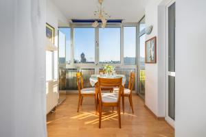 One Bedroom Apartment with Balcony in Poznan by Renters