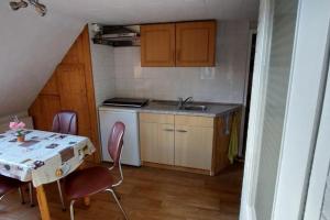 NEU! FeWo unter Reet am Wald auf Rügen