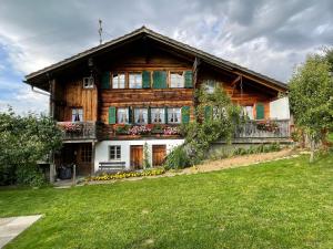 Alpenchalet Haldeli Gstaad Fereienwohnung im 1-Stock