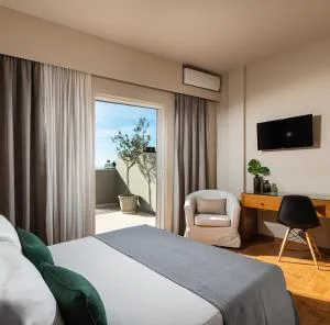 Ξενοδοχείο Δελφίνι (Hotel Delfini)