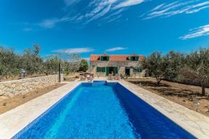 Romantic mediterranean villa with pool near sandy beach by Traveler tourist agency Krk ID 2167