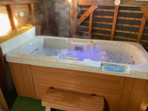 Sejours a la campagne Gite des 2 arbres de la sagesse , agreable chalet avec spa privatif : photos des chambres