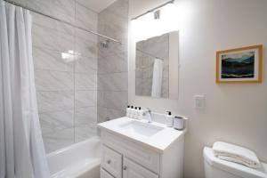Dupont Circle 1br w wd nr bars metro station WDC-750