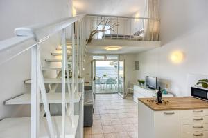 Valdarke Seaside Apartment - Happy Rentals