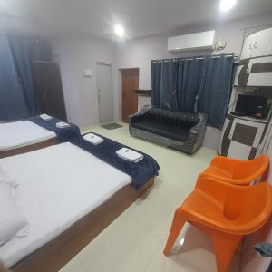 Hotel Family Stay Beside Railway Station