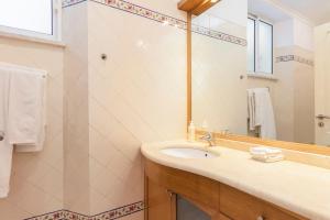 Spacious apartment near Saldanha