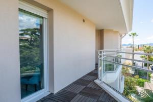 3-Room Luxury Apartment with Pool and Sea View Steps from the Beach