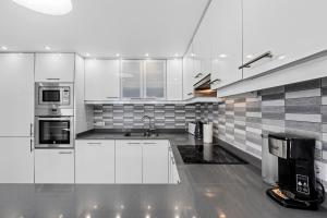 Peaceful Villa Private Terrace & Views