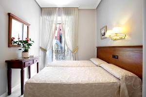 Double or Twin Room room in Hostal Macarena