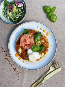 Smolna 8 - Warm Apartment with Balcony by Noclegi Renters