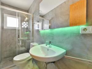 Villa with pool and sea views