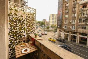 Vintage Elegance, Modern Comfort: 1BR Apartment Overlooking Calea Victoriei