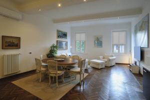 Loris House