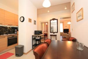 Alans Downtown Apartment