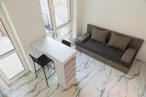 Панорамні апартаменти в новобудові поручь з центром