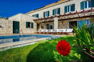 Villa Family and Friends