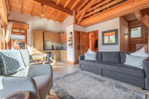 2 bed Chalet, sleeps 5 with shared pool - Morzine