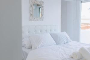 Amazing rooftop studio with large private balcony