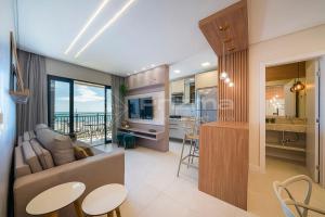 402 Bl 02 Waldgarten Bombinhas - 50 m do Mar e Frente Avenida - Condomínio de Alto Padrão - Piscina - Academia - Salão de jogos