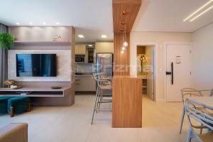 402 Bl 02 Waldgarten Bombinhas - 50 m do Mar e Frente Avenida - Condomínio de Alto Padrão - Piscina - Academia - Salão de jogos