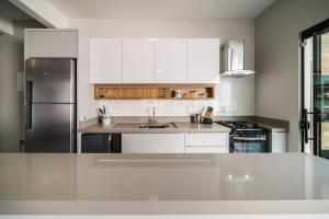 Excelente duplex geminado na Praia de Mariscal.