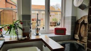 Annies, 30 Station Road