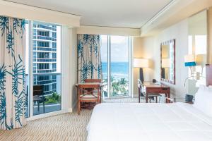 TRUMP INTERNATIONAL BEACH RESORT 2 BEDROOM APARTMENT 1600 Sf Ocean and Bay View